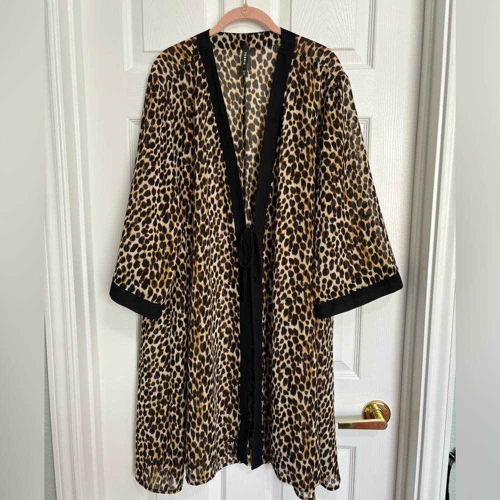 Torrid cover up / robe
